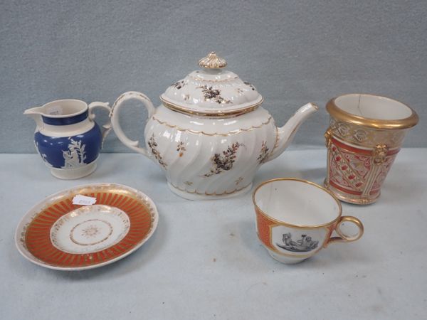 A CHAMBERLAIN'S WORCESTER TEAPOT