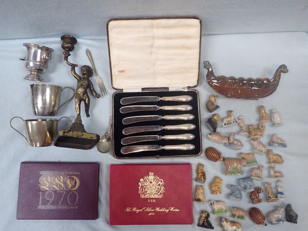 A CASED SET OF LOADED SILVER HANDLED KNIVES