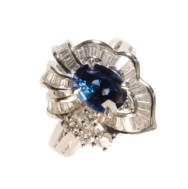 A SAPPHIRE AND DIAMOND RING,