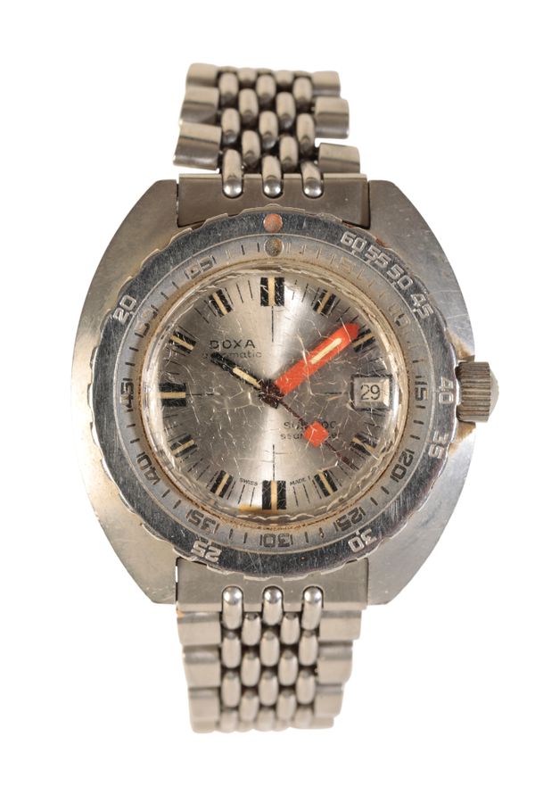 DOXA SUB 300 SEARAMBLER GENTLEMAN'S STAINLESS STEEL BRACELET WATCH