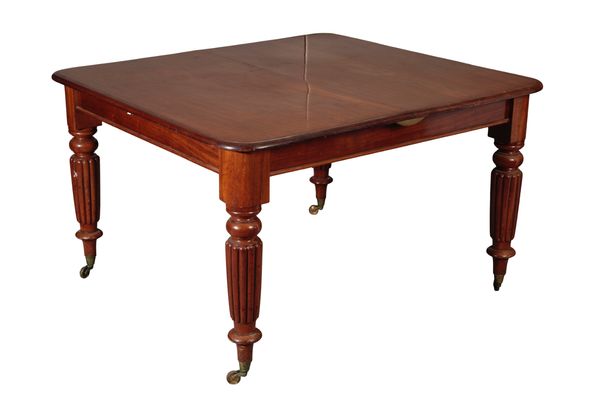 A VICTORIAN MAHOGANY EXTENDING DINING TABLE,