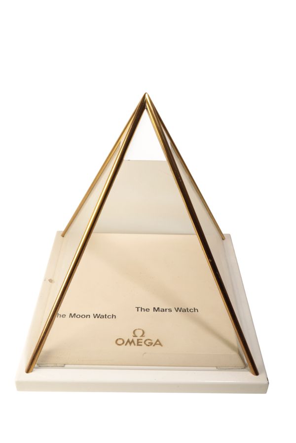 OMEGA: THE MOON TO MARS WATCH PERSPEX AND PLASTIC PYRAMID SHOP DISPLAY CABINET