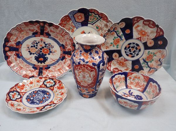 AN IMARI VASE, AND OTHER ITEMS