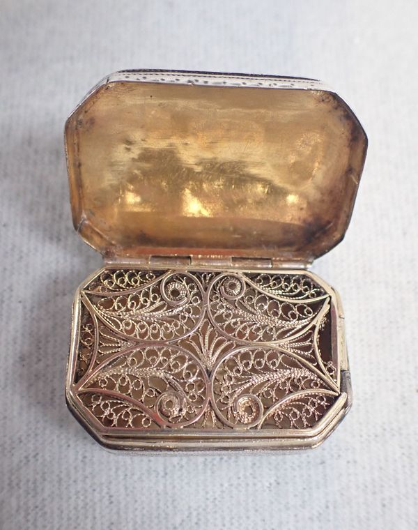 A 19TH CENTURY SILVER VINIGRETTE