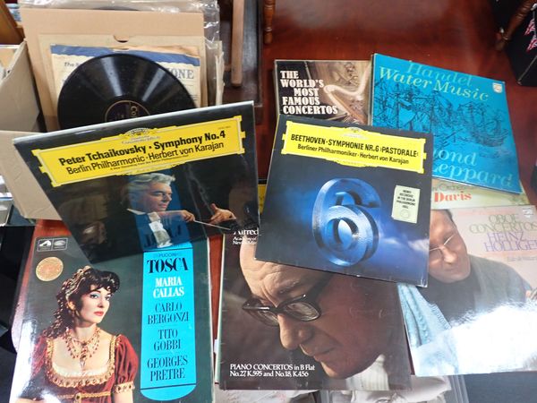 A SMALL COLLECTION OF CLASSICAL/OPERA LP RECORDS