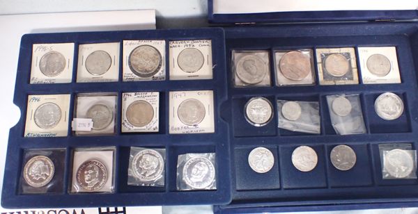 A COLLECTION OF USA HALF DOLLARS AND OTHERS