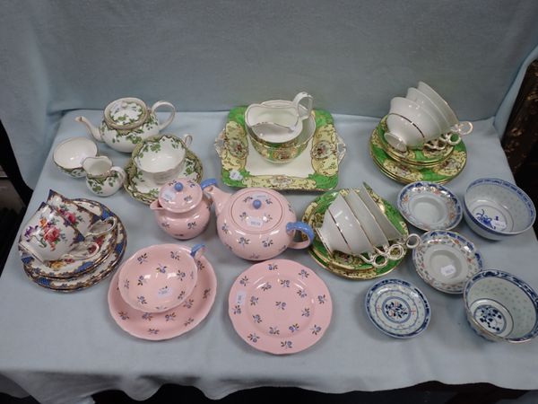 A COLLECTION OF TEA WARE