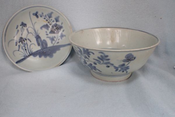 A TEK SING CARGO BLUE AND WHITE CHINESE DISH