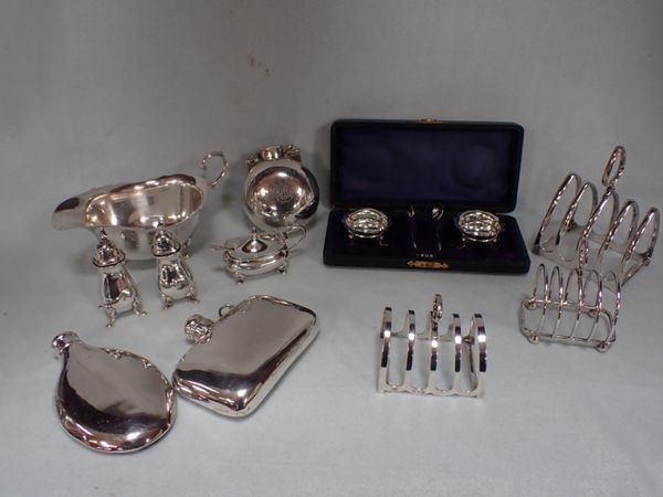 A COLLECTION OF SILVER ITEMS