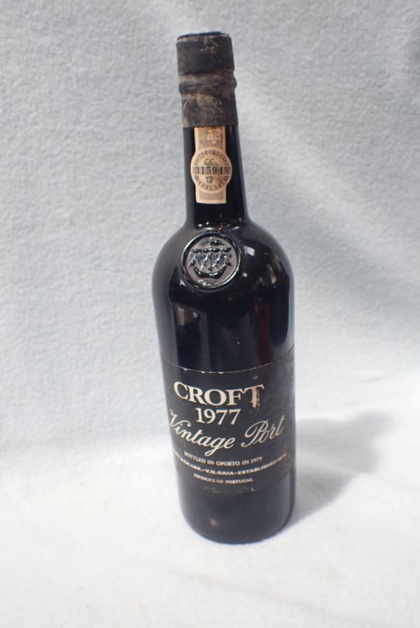 A BOTTLE OF 1977 CROFT VINTAGE PORT