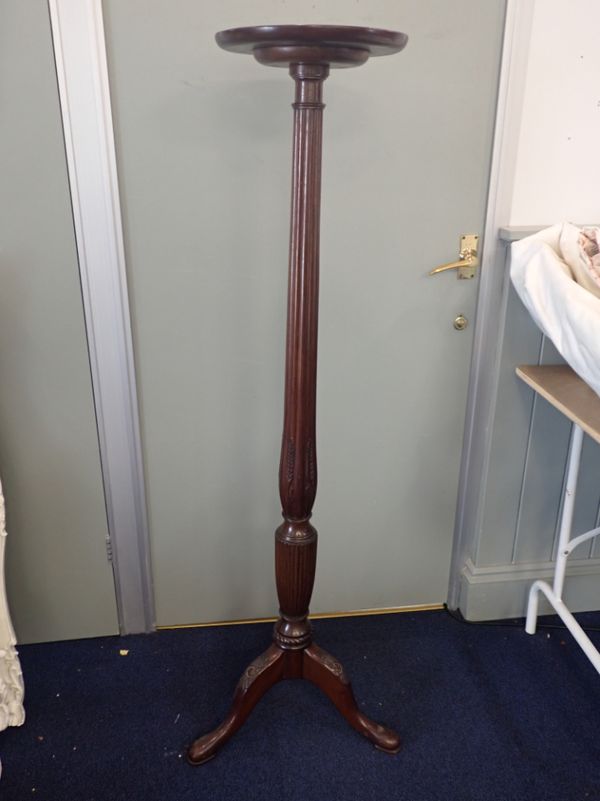 A MAHOGANY TORCHERE OR PLANT STAND