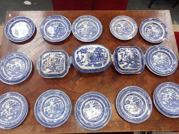 COLLECTION OF VICTORIAN WILLOW-PATTERN DINNERPLATES