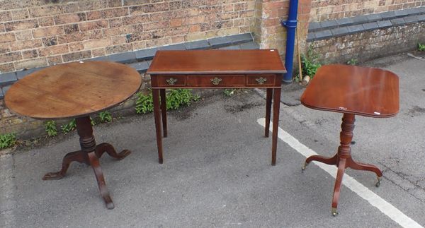 A GEORGE III OAK TRIPOD TABLE