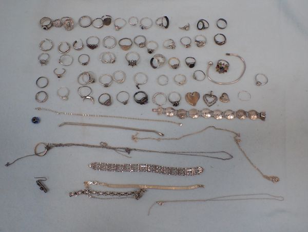 A QUANTITY OF MARKED SILVER JEWELLERY