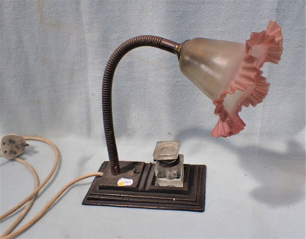 AN EARLY 20TH CENTURY ADJUSTABLE DESK LAMP