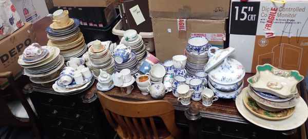 A LARGE QUANTITY OF DINNER AND TEAWARE