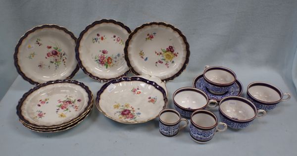 A COLLECTION OF ROYAL WORCESTER DESSERT DISHES