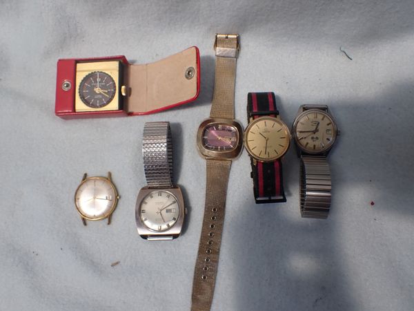 A COLLECTION OF GENTS' WRISTWATCHES