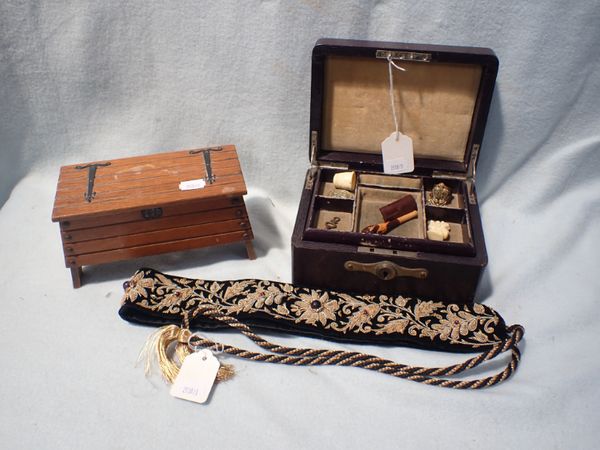 A VICTORIAN JEWELLERY BOX