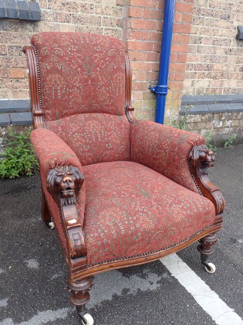 A VICTORIAN WALNUT FRAMED UPHOLSTERED ARMCHAIR, WITH LION MASK CARVED ARMS