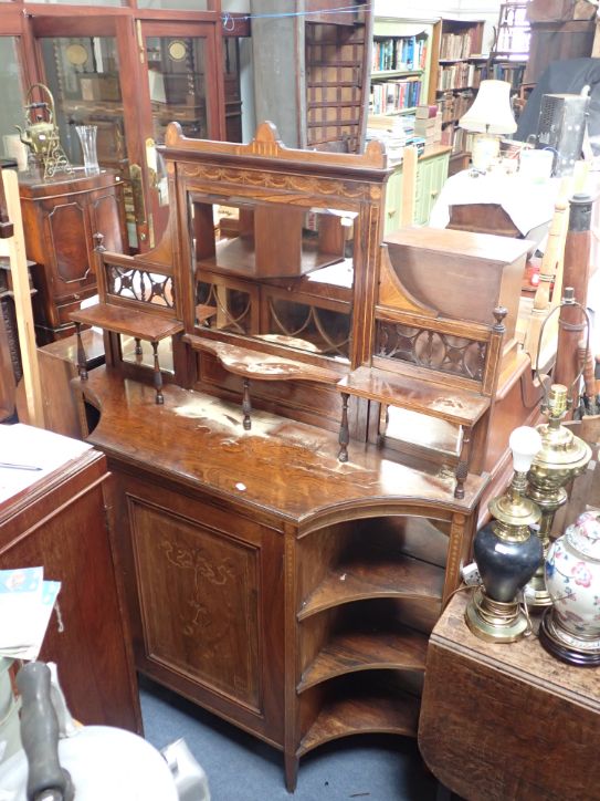 AN EDWARDIAN ROSEWOOD  CABINET