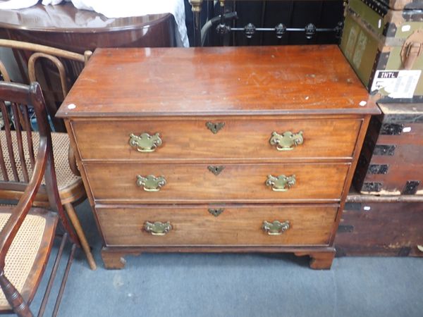 GEORGE III MAHOGANY CHEST OF DRAWERS