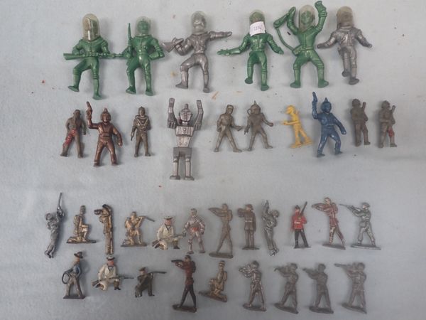 A COLLECTION OF 1950s PLASTIC SPACEMEN