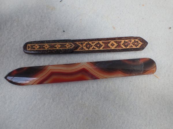 A TUNBRIDGEWARE BOOKMARK, AND AN AGATE LETTER OPENER