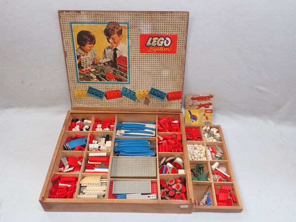 A 1960S LEGO SYSTEM WOODEN BOXED SET