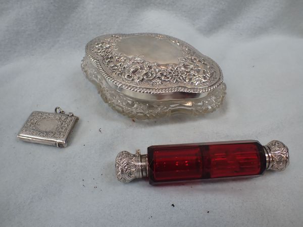 A WHITE METAL TOPPED DOUBLE-ENDED RUBY GLASS SCENT BOTTLE