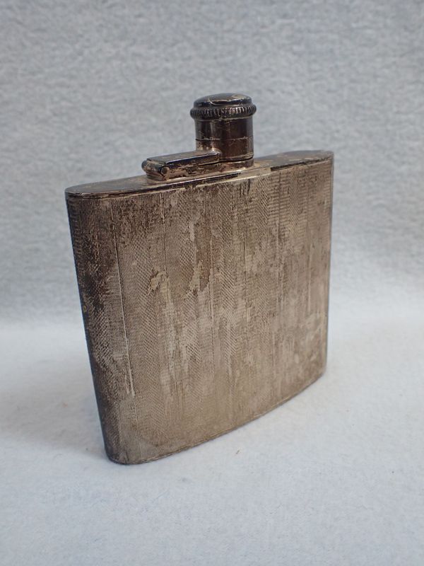 A SILVER HIP FLASK, WITH ENGINE-TURNED DECORATION