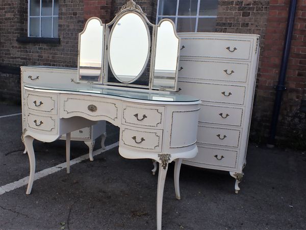 A 1960S WHITE PAINTED AND GILT LOUIS XV STYLE PART BEDROOM SUITE