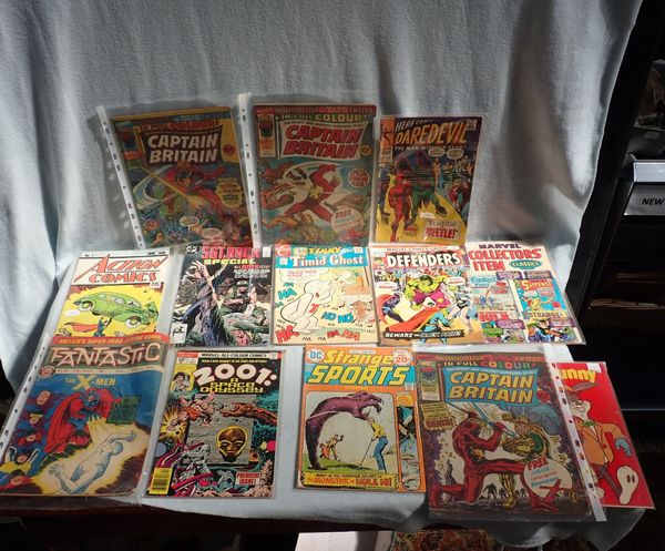 A SMALL COLLECTION OF AMERICAN COMICS