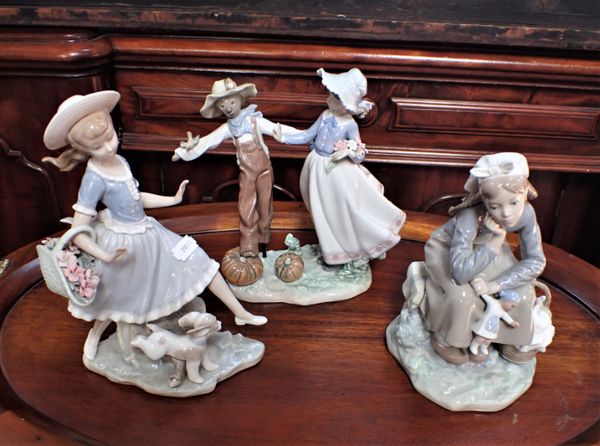 THREE LLADRO FIGURINES