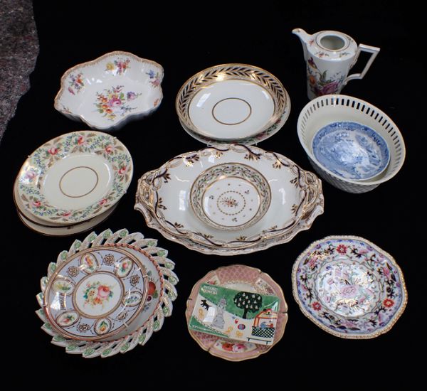A COLLECTION OF DECORATIVE ENGLISH AND CONTINENTAL PLATES