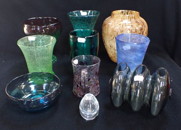 A COLLECTION OF MONART AND OTHER GLASSWARE