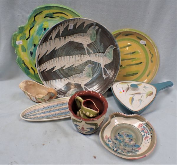 A COLLECTION OF 20TH CENTURY POTTERY