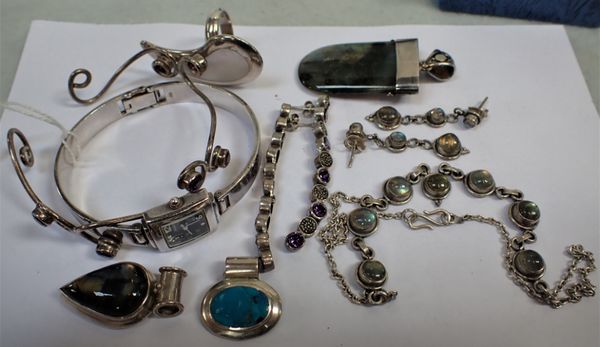 A COLLECTION OF SILVER AND UNMARKED WHITE METAL JEWELLERY