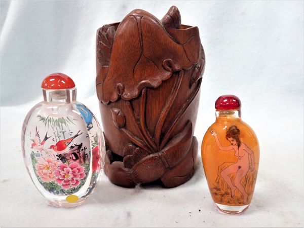 A CHINESE GLASS REVERSE PAINTED SNUFF BOTTLE