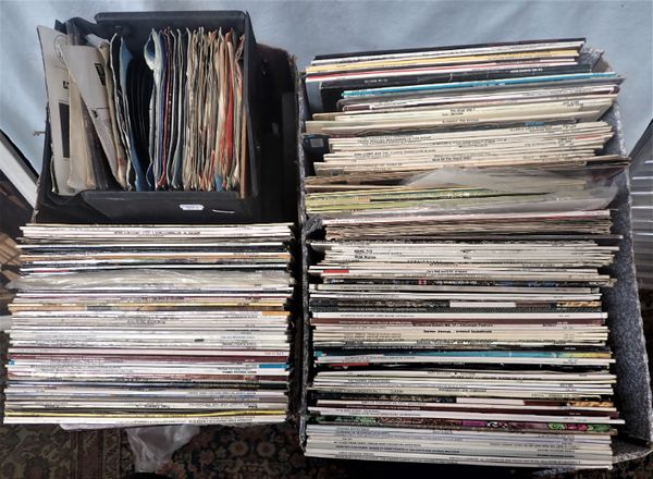 A LARGE COLLECTION OF VINYL RECORDS