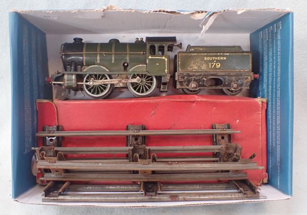 A HORNBY CLOCKWORK LOCOMOTIVE, IN SOUTHERN LIVERY