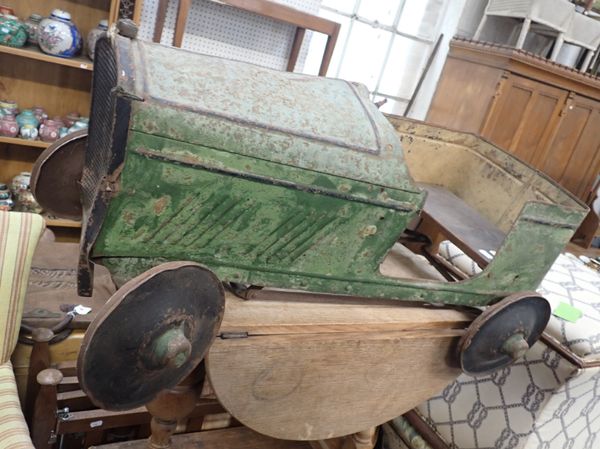 AN EARLY 20TH CENTURY CHILDS PEDAL CAR