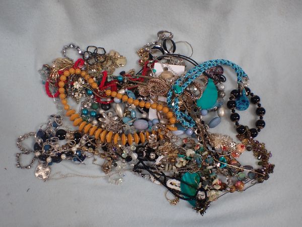 A COLLECTION OF BEADS AND COSTUME JEWELLERY