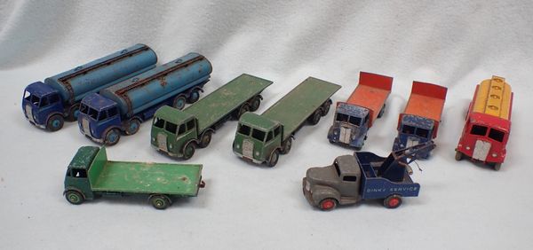 A COLLECTION OF DINKY TOYS COMMERCIAL VEHICLES