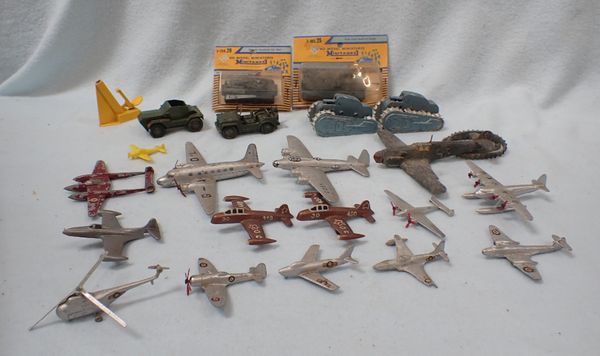 A COLLECTION OF DINKY TOYS MILITARY AIRCRAFT