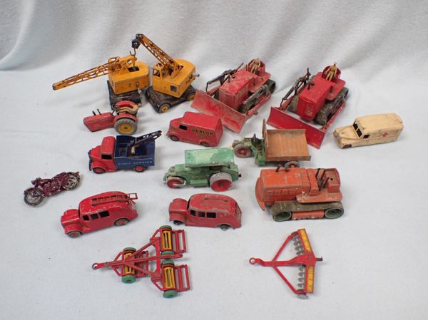 A COLLECTION OF DINKY TOYS VEHICLES