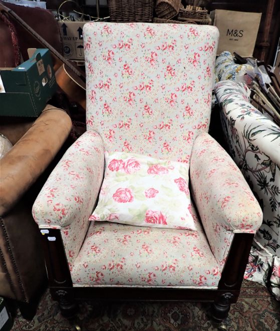 A WILLIAM IV MAHOGANY AND UPHOLSTERED ARMCHAIR