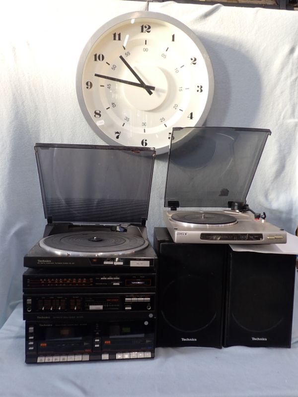 A TECHNICS STEREO SYSTEM