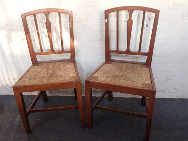 A PAIR OF EARLY 19TH CENTURY ELM COUNTRY CHAIRS