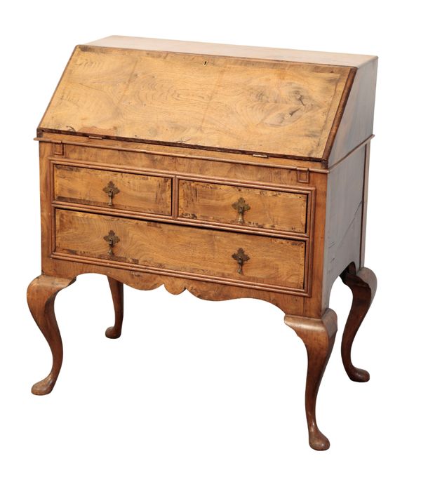 A GEORGE I STYLE BUREAU